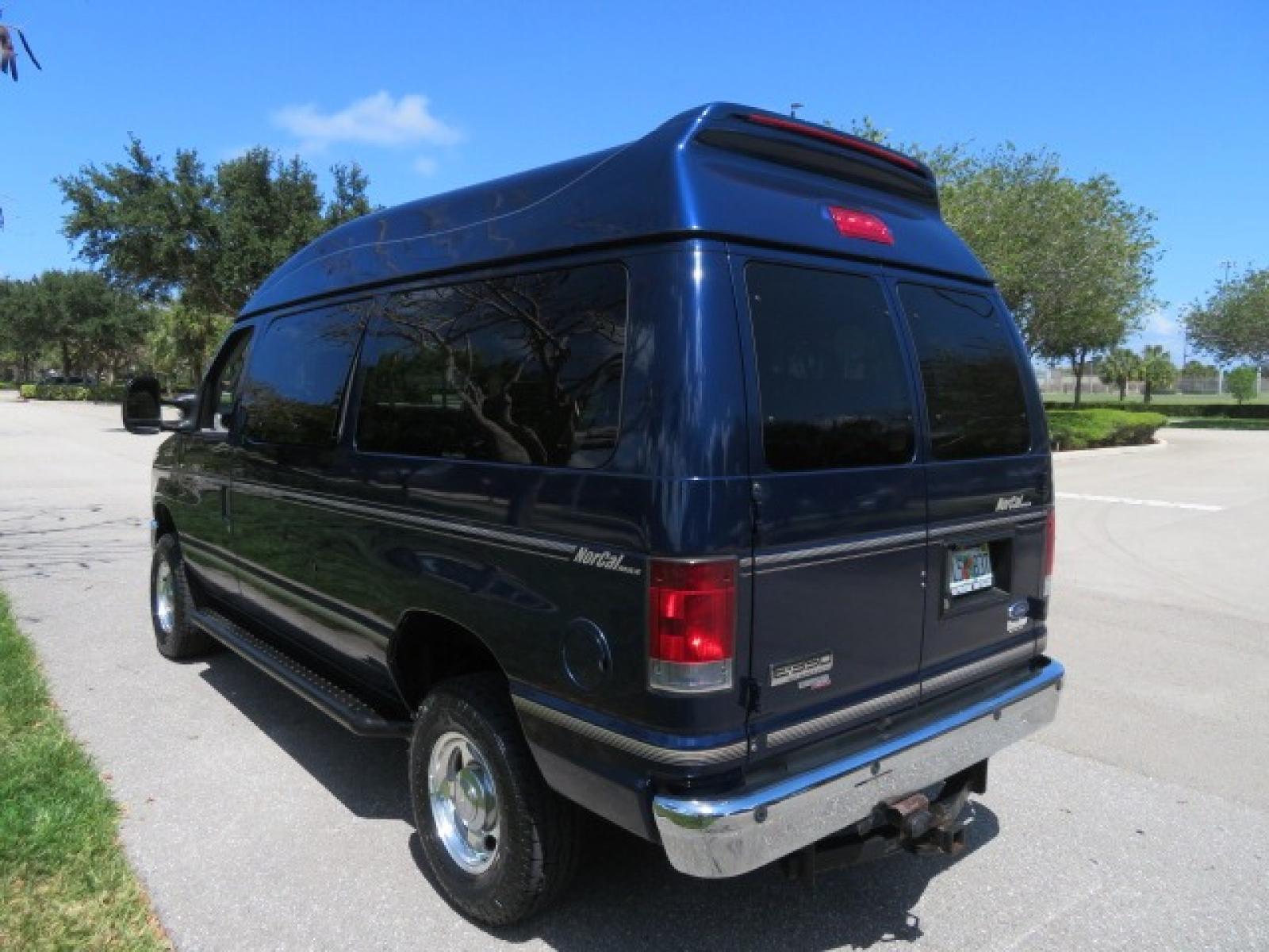 2011 Dark Blue /Gray Ford E-Series Wagon E-350 XLT Super Duty (1FBNE3BS4BD) with an 6.8L V10 SOHC 20V engine, located at 4301 Oak Circle #19, Boca Raton, FL, 33431, (954) 561-2499, 26.388861, -80.084038 - Photo #24